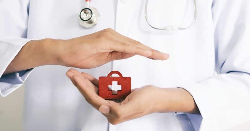Protezione del portafoglio finanziario tramite assicurazione sanitaria privata nel 2026