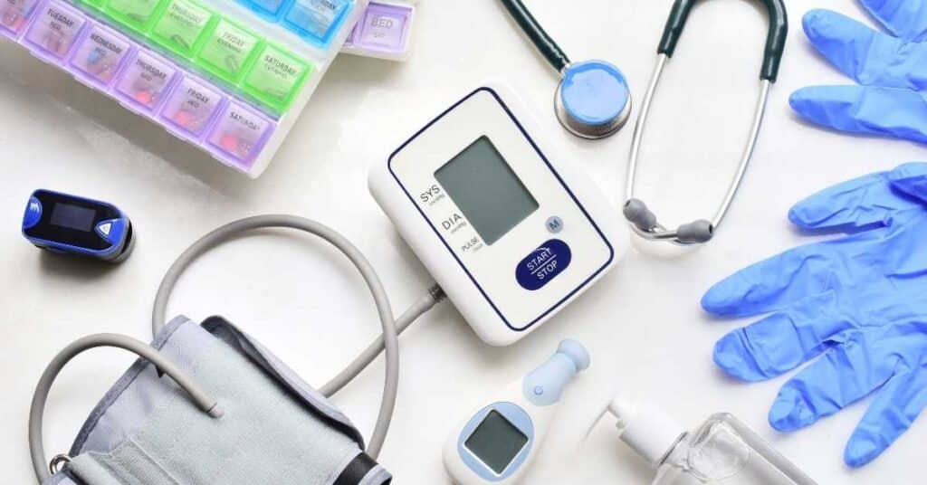 Analisi forense delle clausole di recesso e protezione a vita intera nell'assicurazione sanitaria d'élite nel 2026