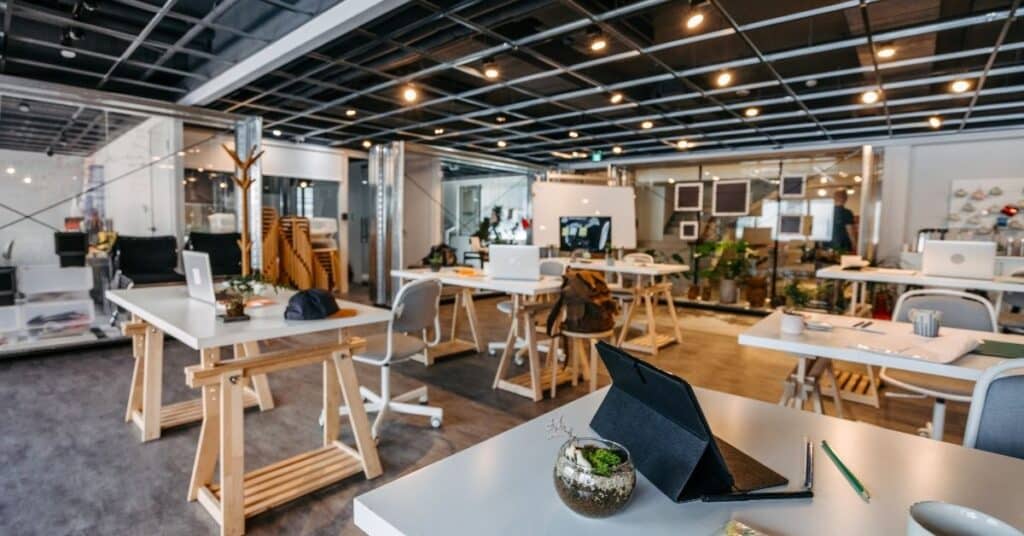 Schema di analisi peritale per la ripartizione della responsabilità civile e la tutela da furto e infortuni negli spazi di co-working e uffici condivisi nel 2026
