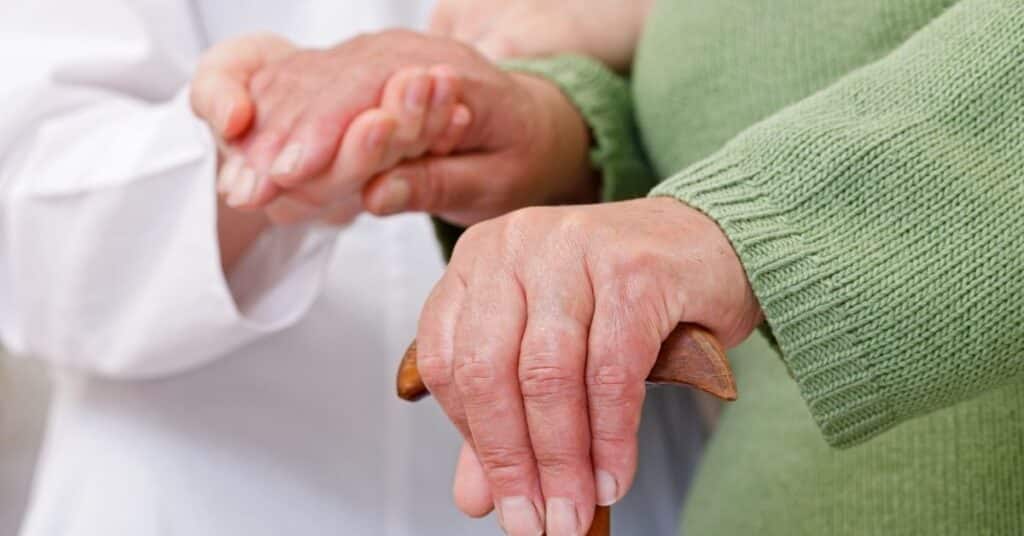 Schema di analisi medico-legale e peritale sui criteri di non autosufficienza e scale ADL per la polizza long term care nel 2026