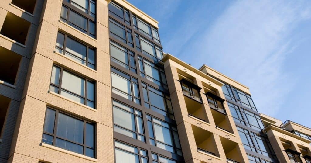 Schema peritale di conformità prevenzione incendi per autorimesse condominiali con colonnine EV e impianti fotovoltaici con assicurazione condominio nel 2026