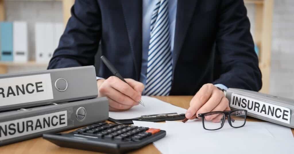 Schema peritale su antiriciclaggio documenti falsi sanzioni MEF e copertura con assicurazione rcp per agenti finanziari nel 2026